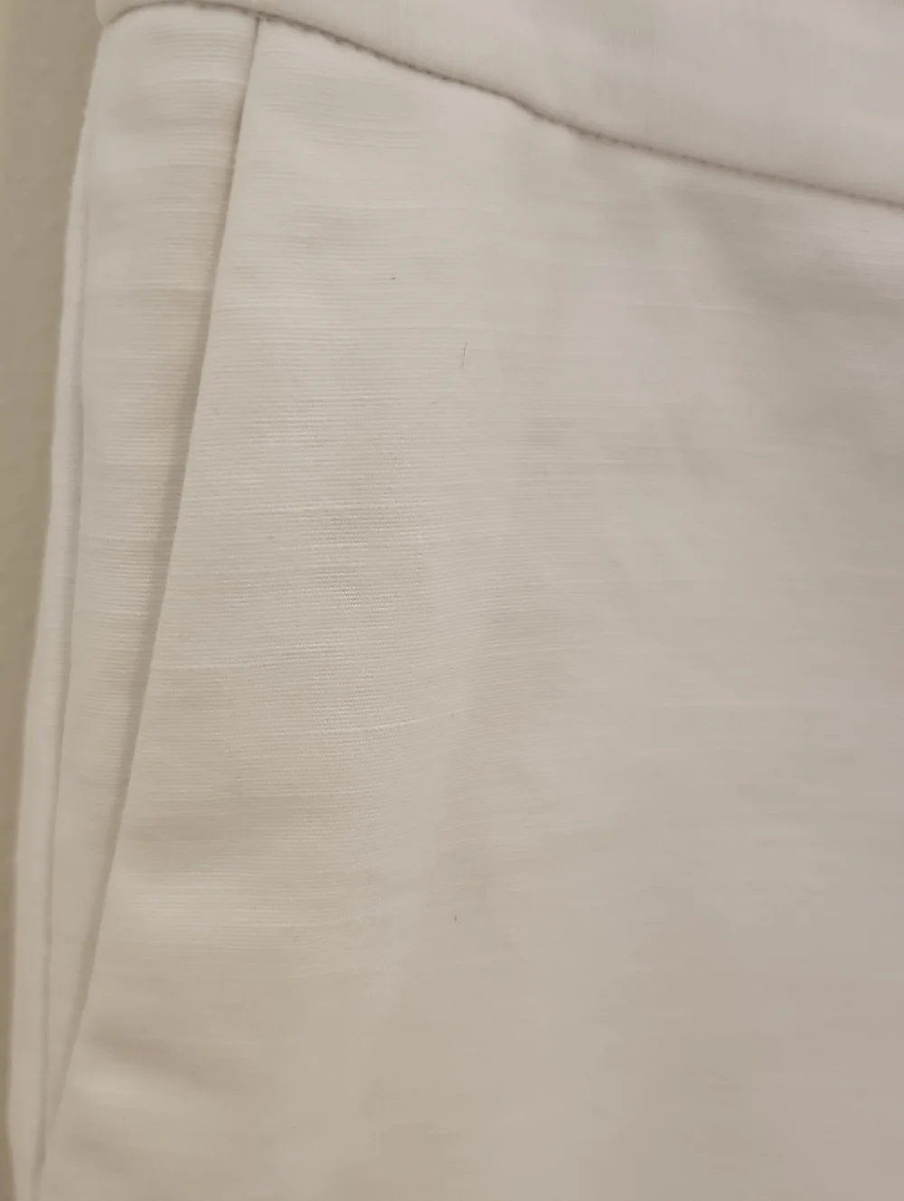 kate spade White Pants with Gold Accent, ‎ Bows At Ankle. Size 4